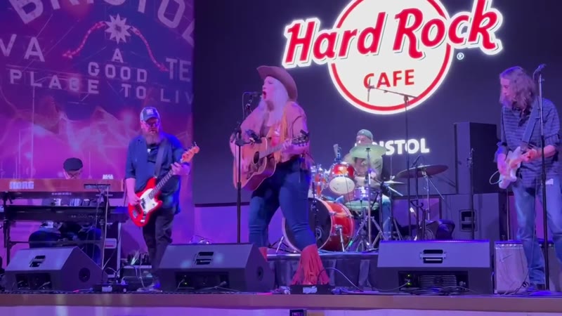 Long Lost Love - Live at Hard Rock Cafe